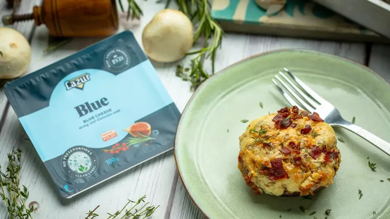 Kéksajtkrémmel és pirított baconnel töltött gomba