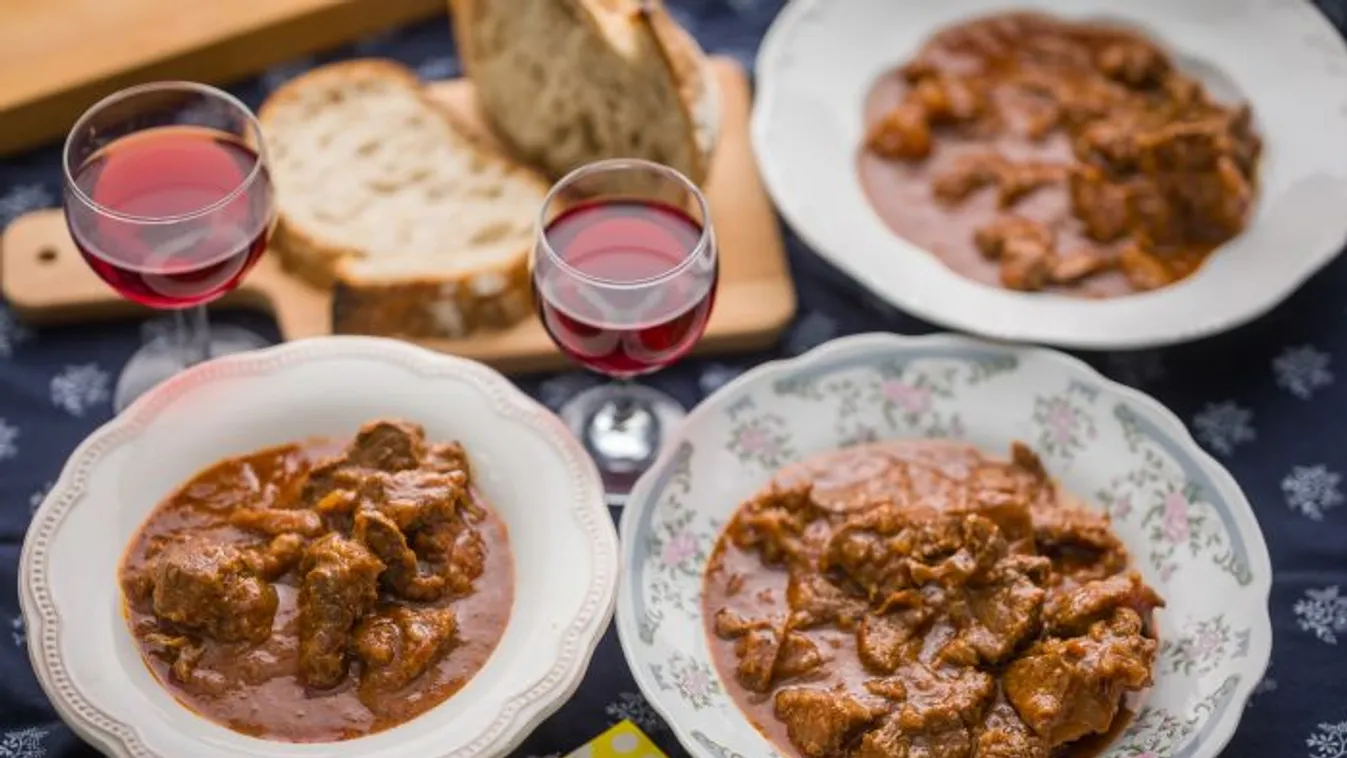 Marhapörkölt bográcsban recept