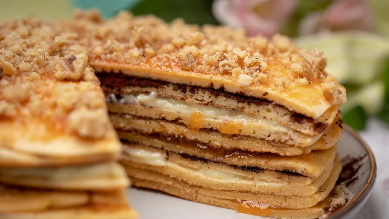 A csúsztatott palacsinta a desszertek királya, gazdag töltelék teszi ellenállhatatlanná