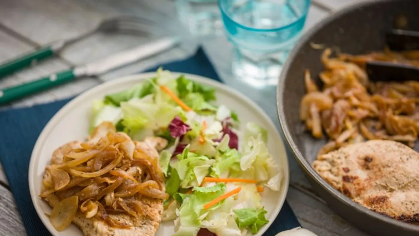 Hagymás rostélyos csirkemellből recept