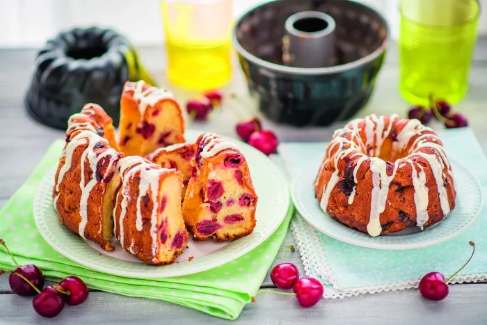 Joghurtos-cseresznyés kuglóf recept
