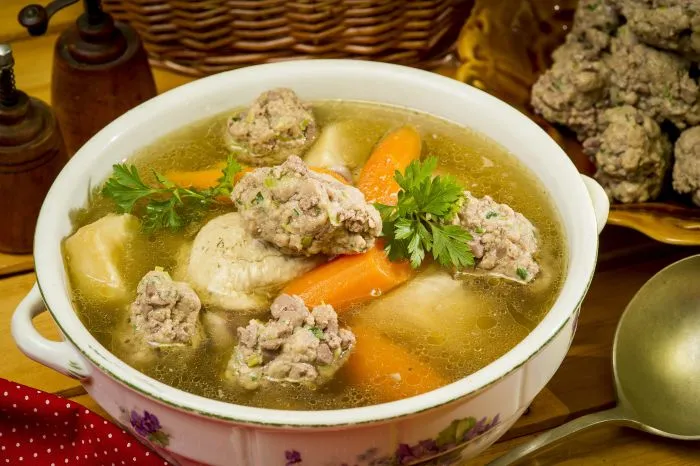 Tyúkhúsleves májgaluskával recept