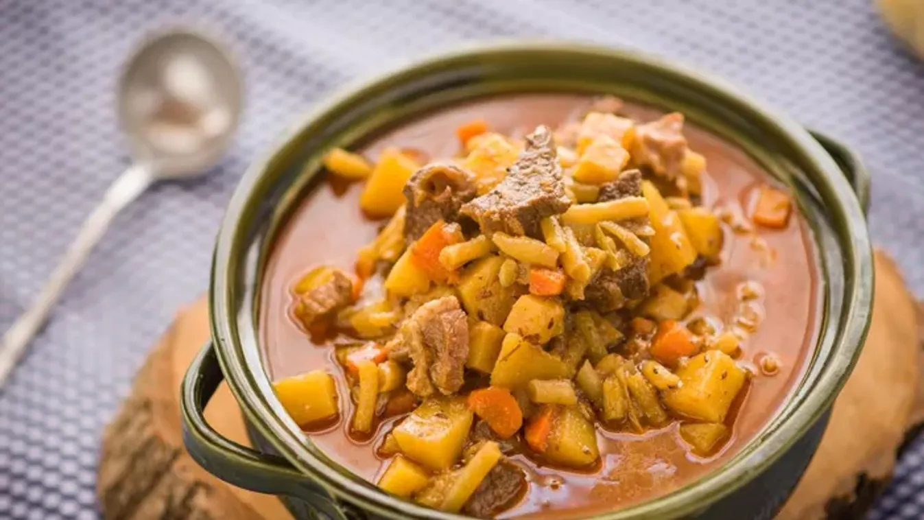 Zöldbabos bográcsgulyás  recept