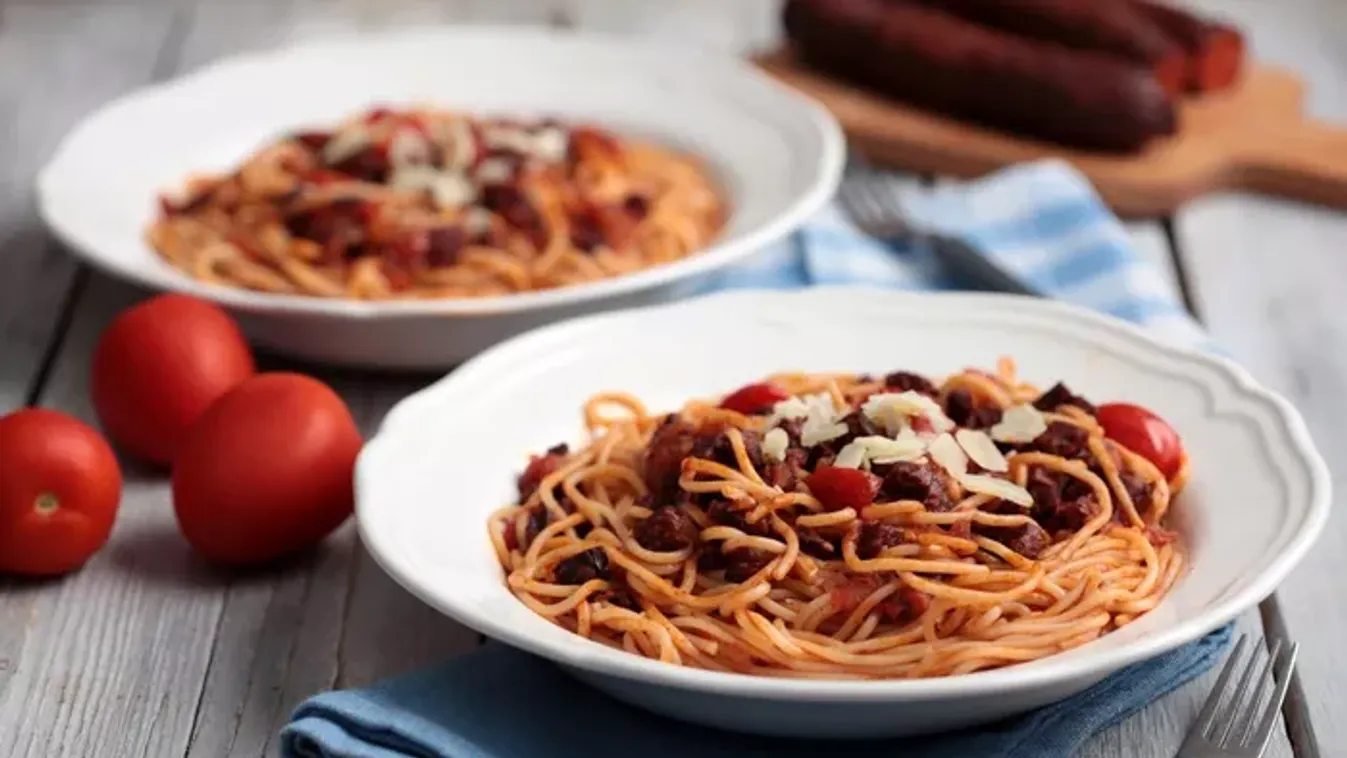 Kolbászos-paradicsomos spagetti  recept