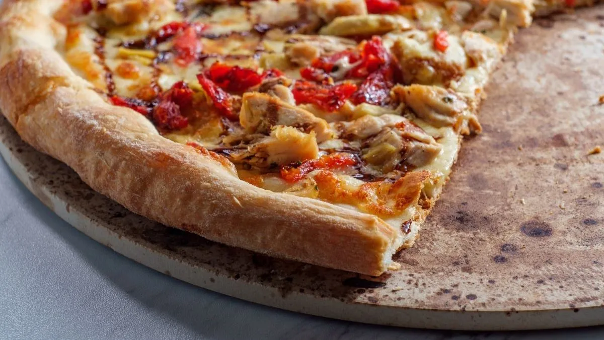 Pizzakövön sütöd a pizzát? Akkor a tisztításáról se feledkezz meg!