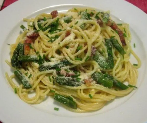 Spagetti carbonara spárgával