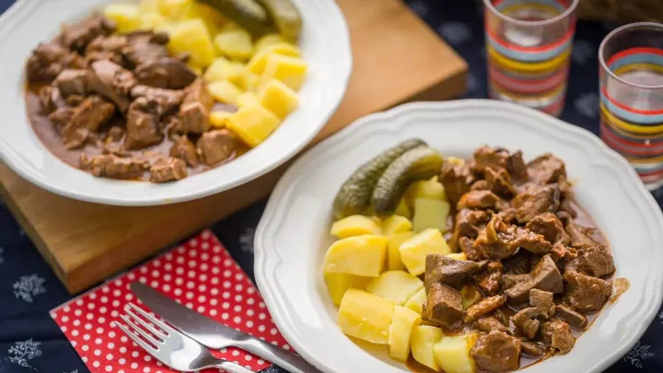 Bográcsos sertéspörkölt belsőségekkel  recept