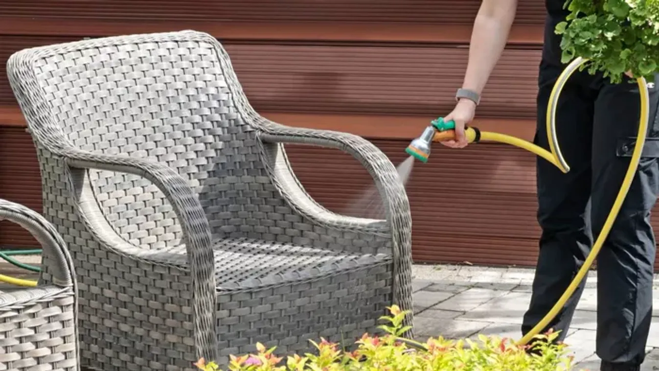 Régi a kerti bútorod? Ha ezt teszed, úgy fog ragyogni, mint fénykorában