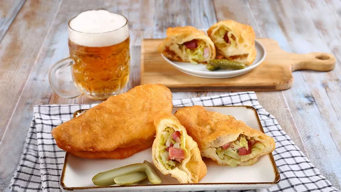 Szalonnás-káposztás töltött lángos 
