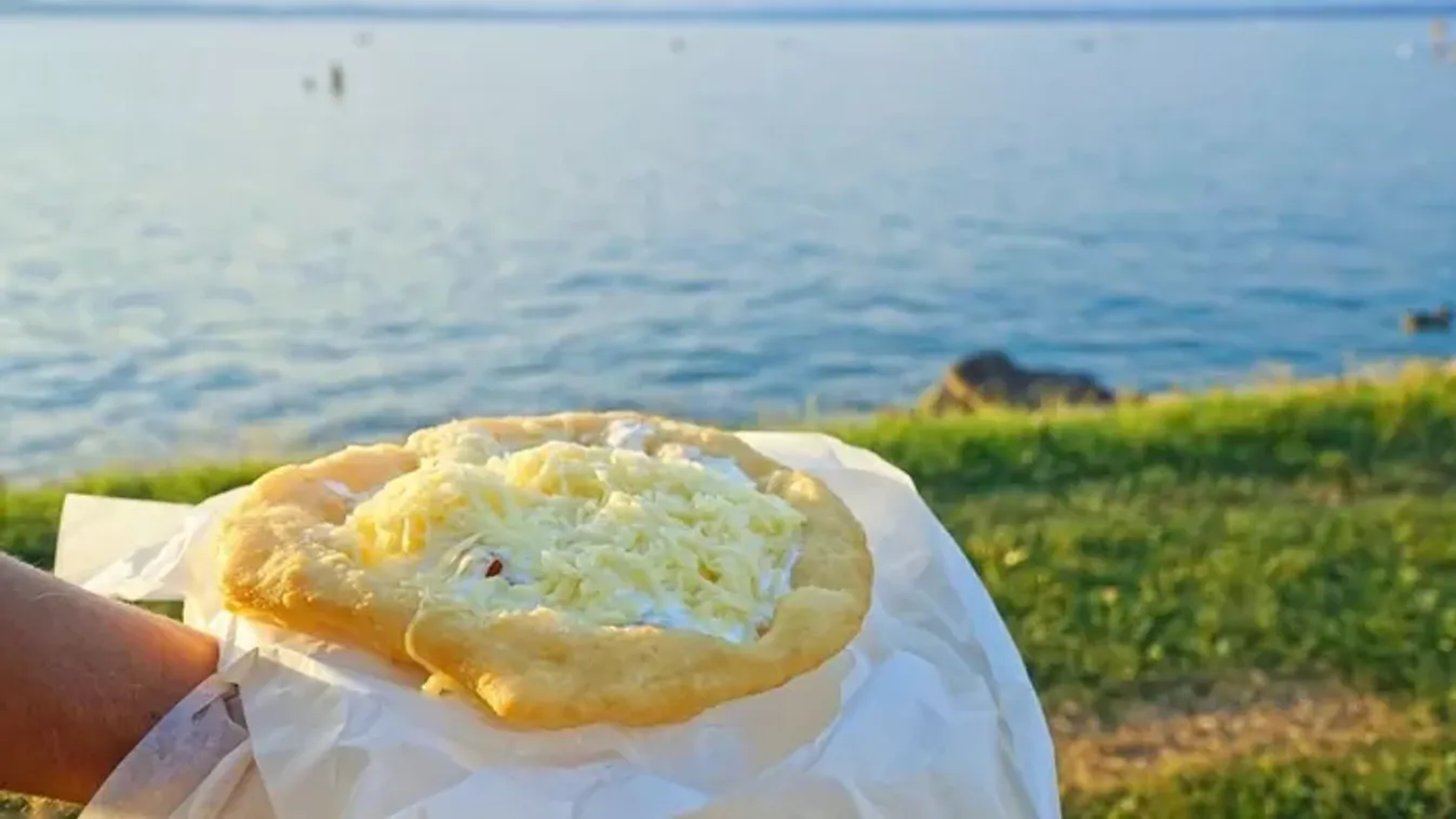 Ennyibe kerül idén a lángos a Balatonnál, a feltétek megtriplázzák az árát