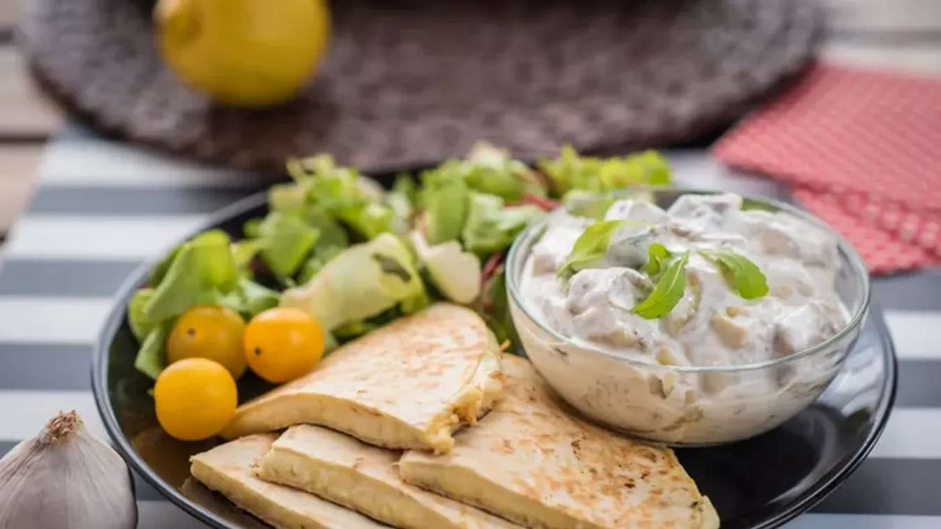 Padlizsánsaláta quesadillával