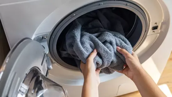 Nem is sejted, mi segíthet a makacs foltok eltávolításában – ezt tudja minden mosógép