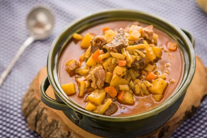 Zöldbabos bográcsgulyás  recept