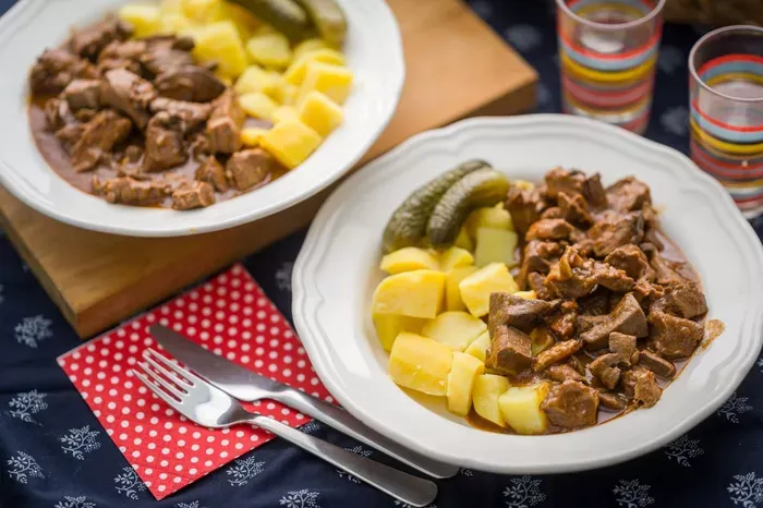 Bográcsos sertéspörkölt belsőségekkel  recept