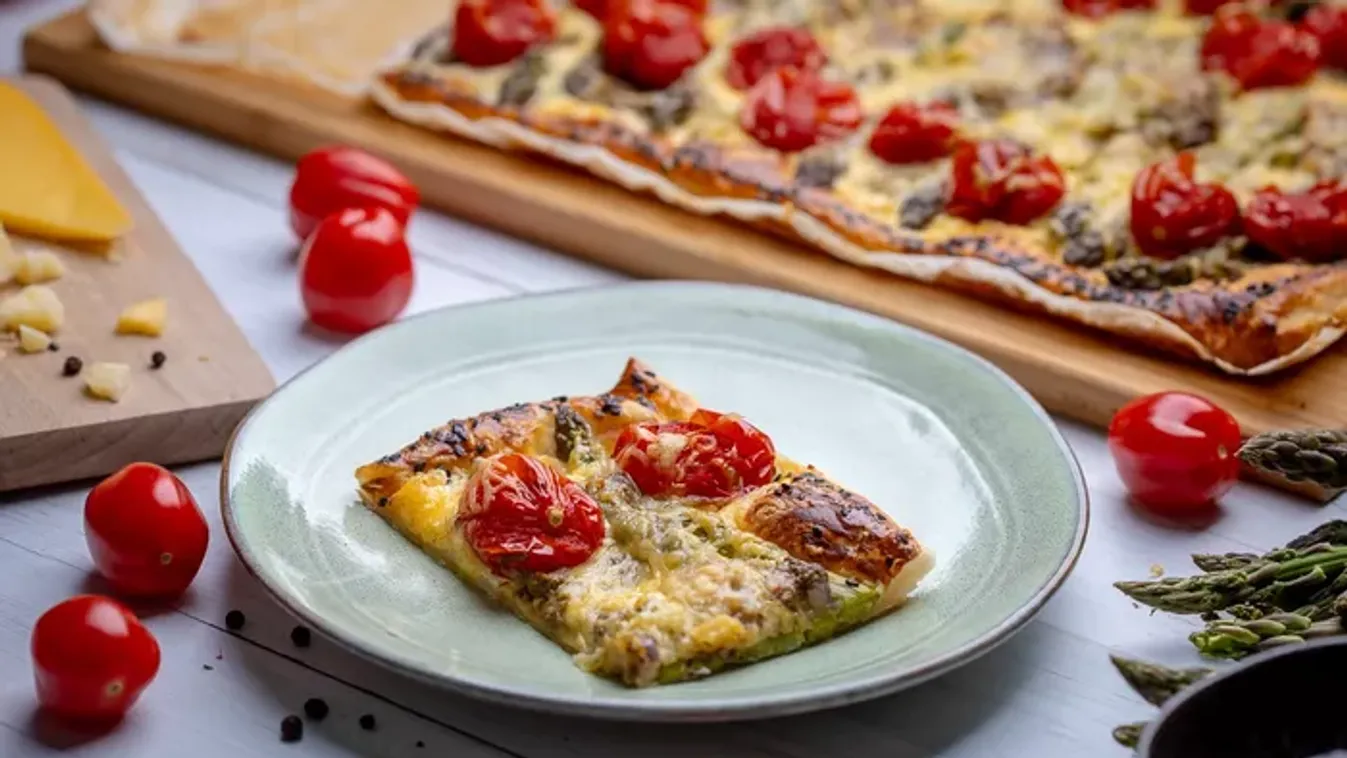 Egyszerűen mennyei ez a sós pite, amit leveles tésztából varázsolhatsz a család asztalára