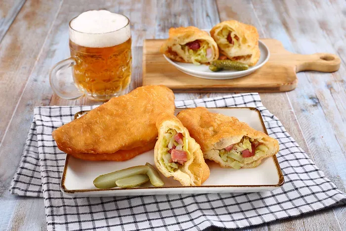 Szalonnás-káposztás töltött lángos recept