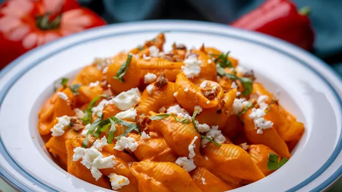 A mediterrán nyarak hangulatát idézi a sültpaprika-szószos tészta, olyan mint egy harapás a napsütésbe
