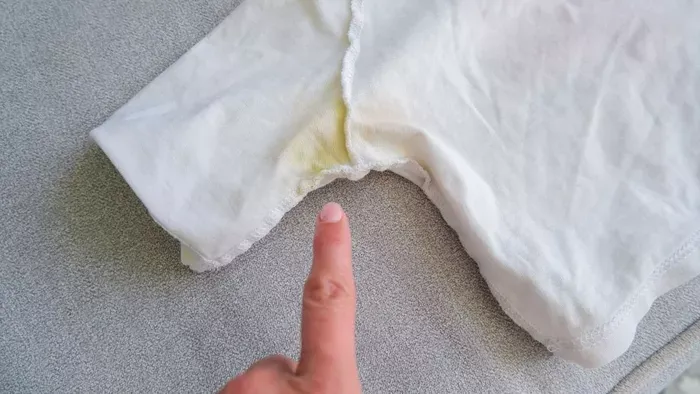 Ezzel a házi trükkel búcsút mondhatsz a makacs izzadságfoltoknak