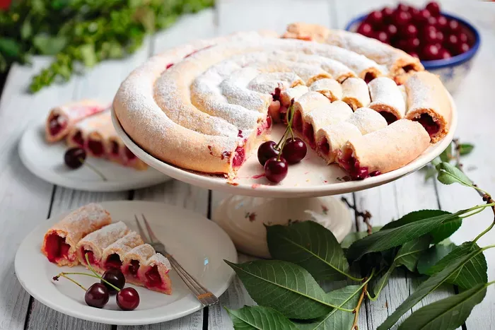 Bögrés meggyes tekercs recept