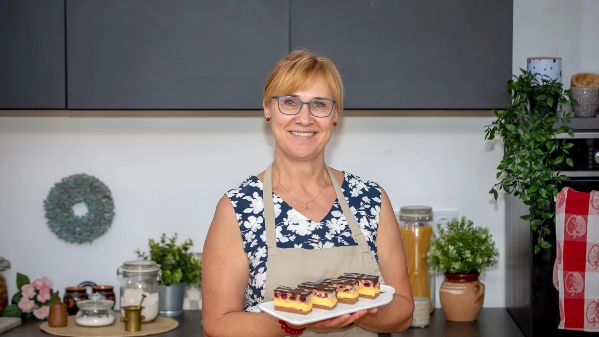 A lakodalom fénypontja lesz a fantasztikus szelet, ez a mutatós, piskótás-krémes sütemény