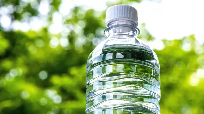 Figyelmeztet a szakértő: ezért ne használd újra a műanyag palackokat!
