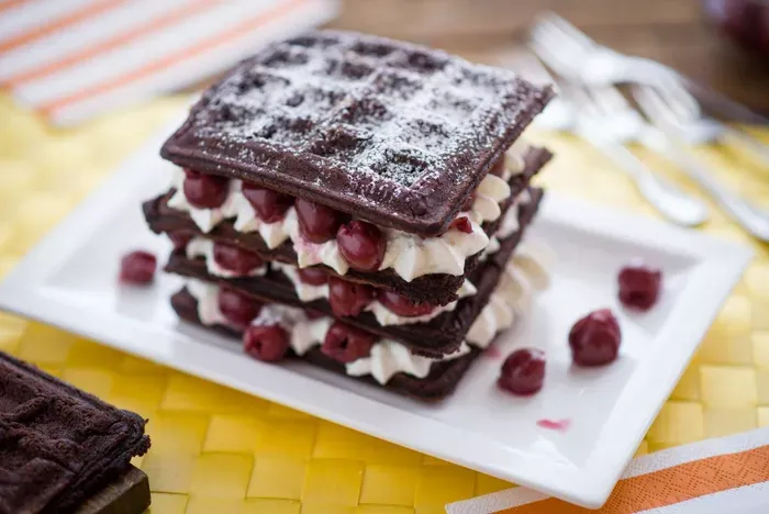 Kakaós gofri fűszeres meggyel recept