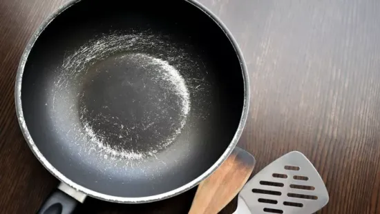 Mérgezést okozhat a serpenyőd, ha erre nem figyelsz!