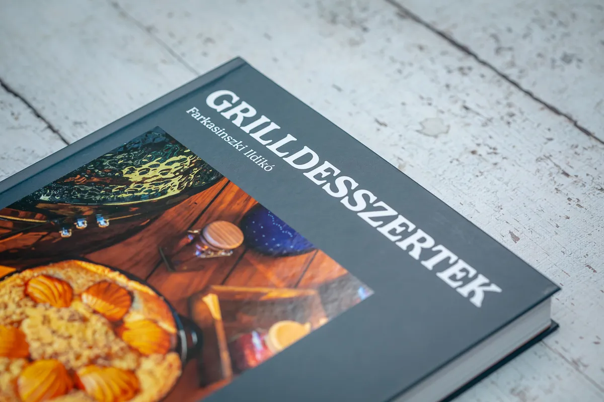 Ebben az új szakácskönyvben 64 grilldesszert receptjét találja az olvasó