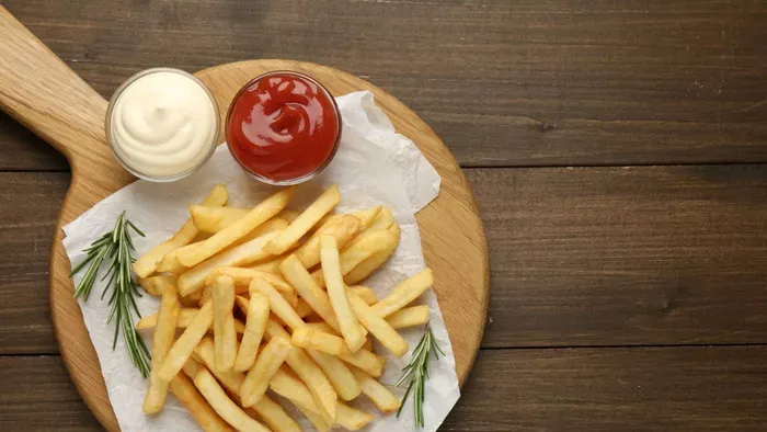 Így lesz tökéletesen ropogós a fagyasztott krumpli – Ne kövesd el ezt a hibát sütés közben!