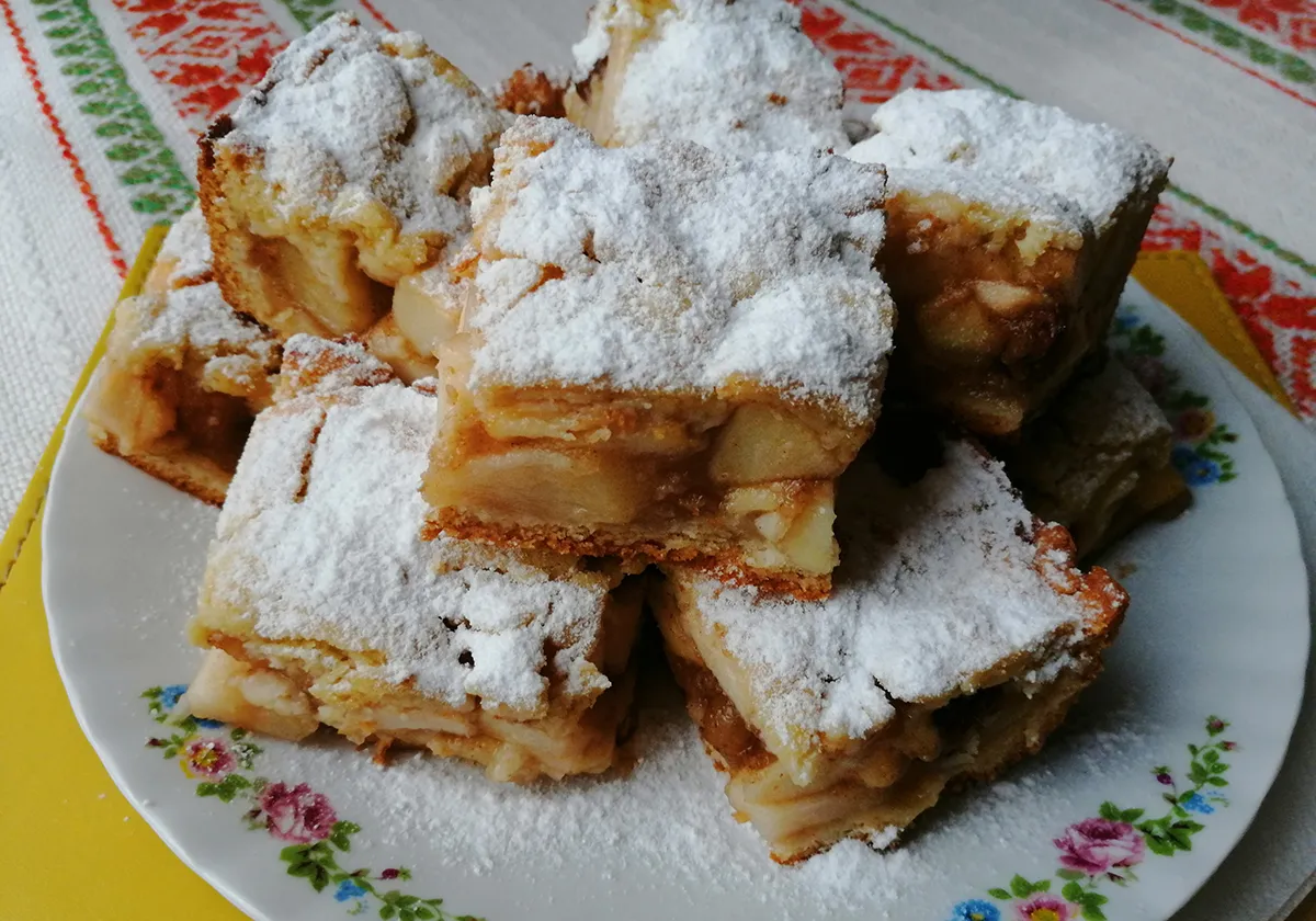 Almás béles