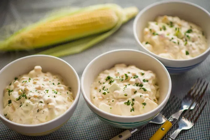 Majonézes kukoricasaláta zöldségekkel recept