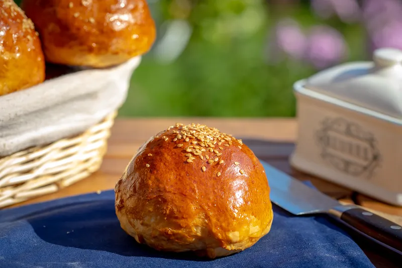 Füstös hamburgerzsemle grillen sütve