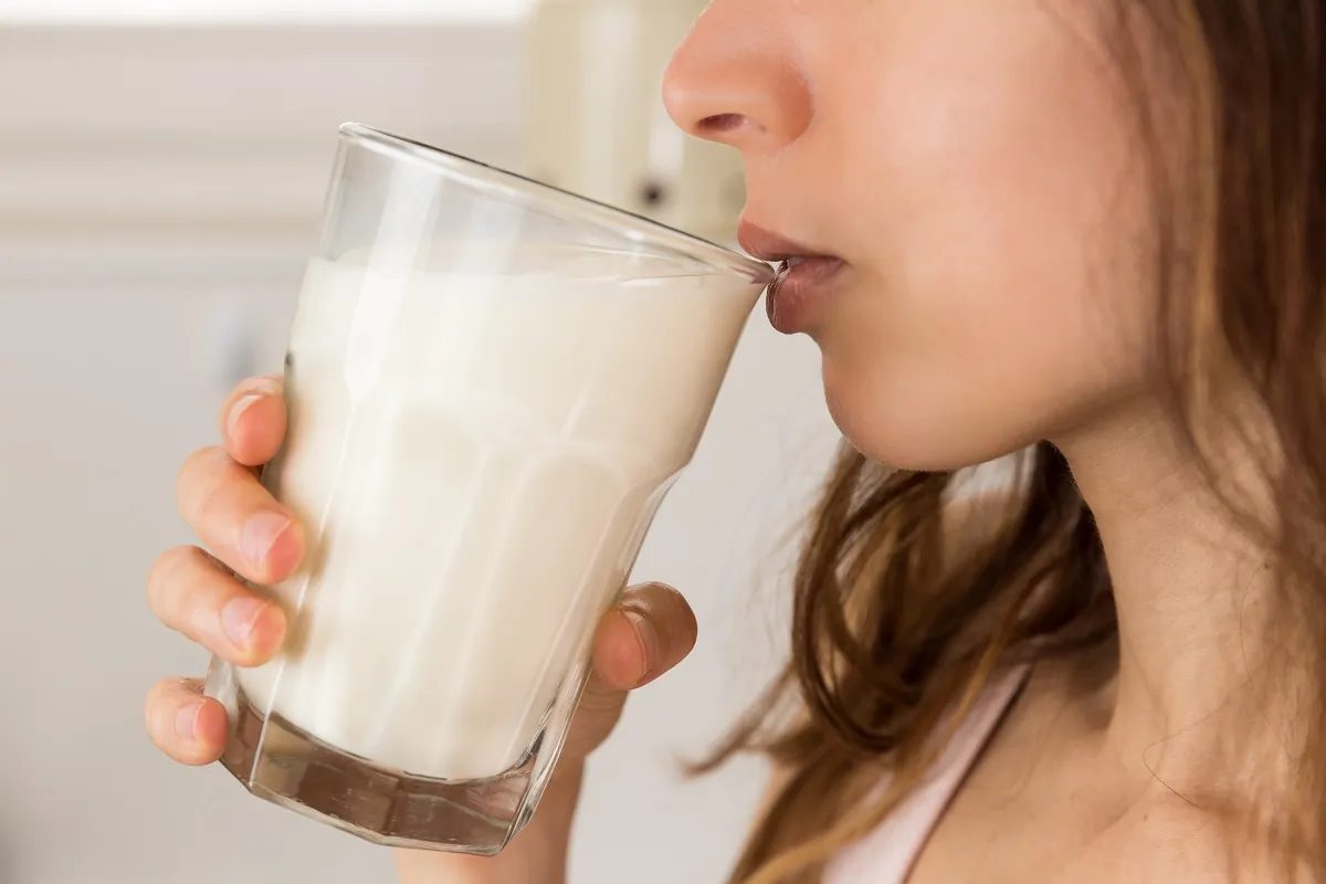 Woman,Drinking,Milk