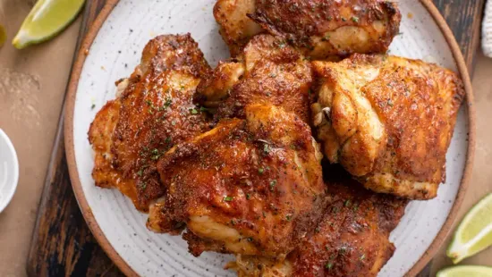 Ez a legegyszerűbb grillezett csirkecomb receptje, Lázár Chef elárulta a finom hús titkát