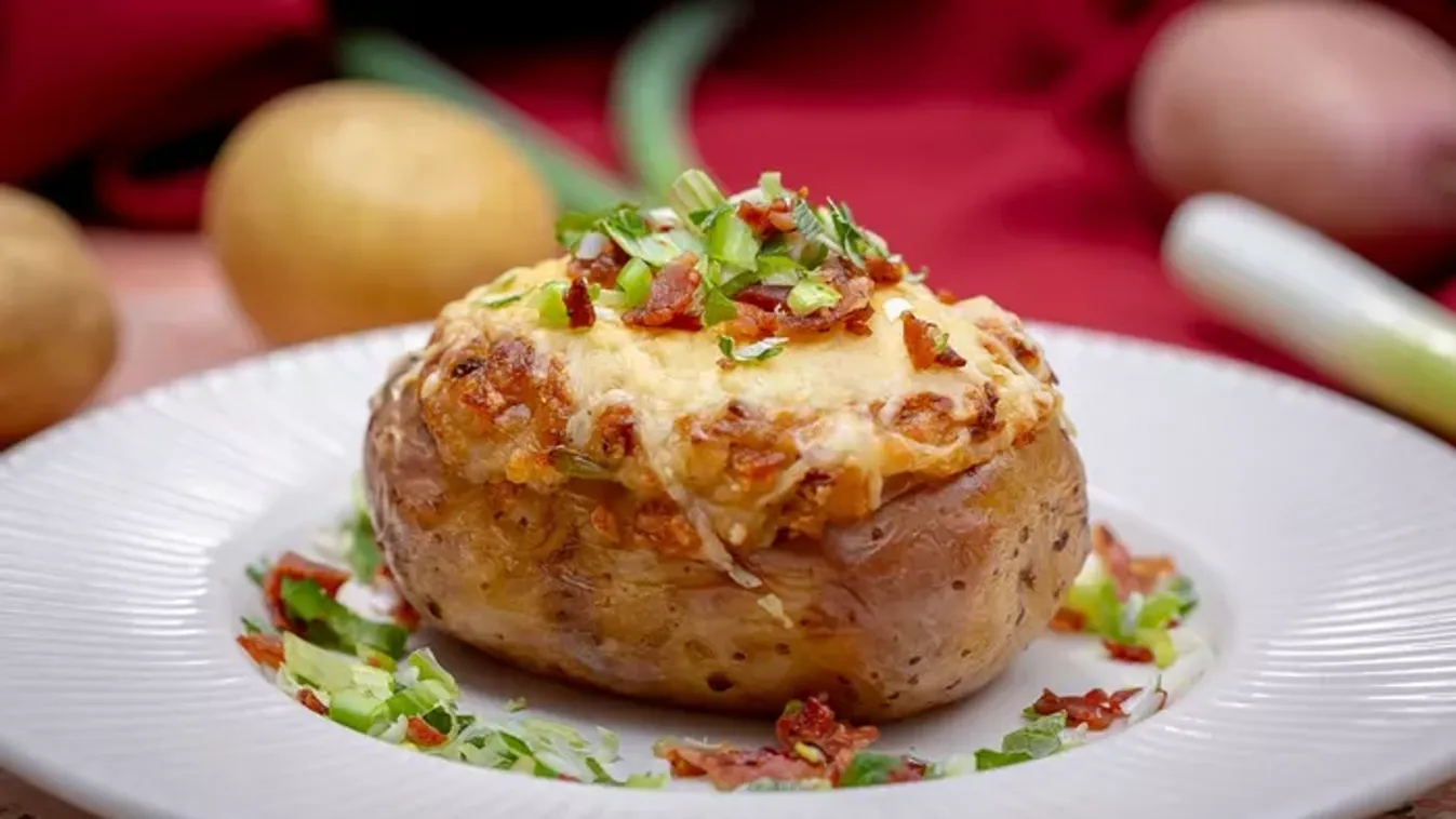 A töltött krumpli szuper izgalmas köret, de laktató főétel is lehet