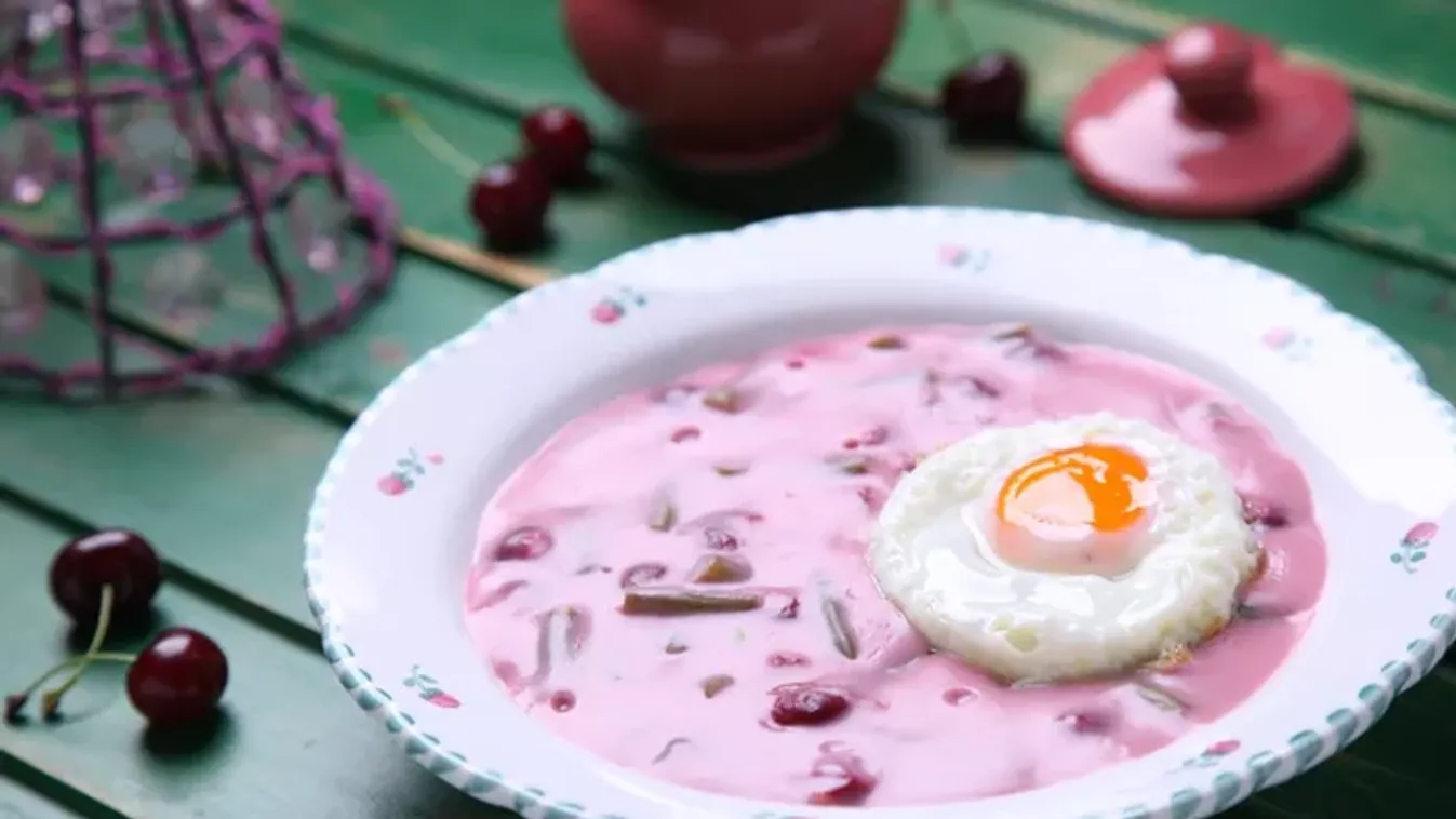 Meggyes zöldbabfőzelék tükörtojással recept