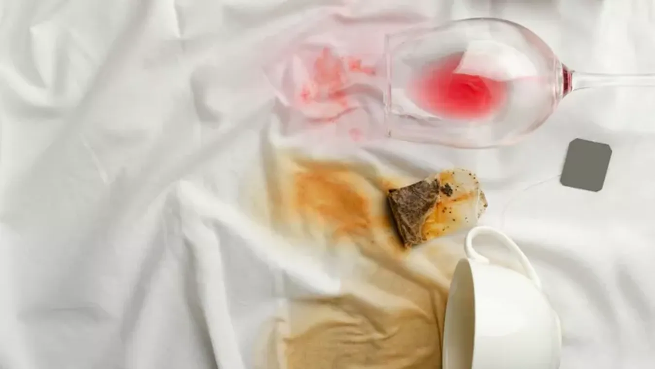 Abrosz tisztítása házi praktikákkal: így tüntesd el a kávé-, bor- és zsírfoltokat