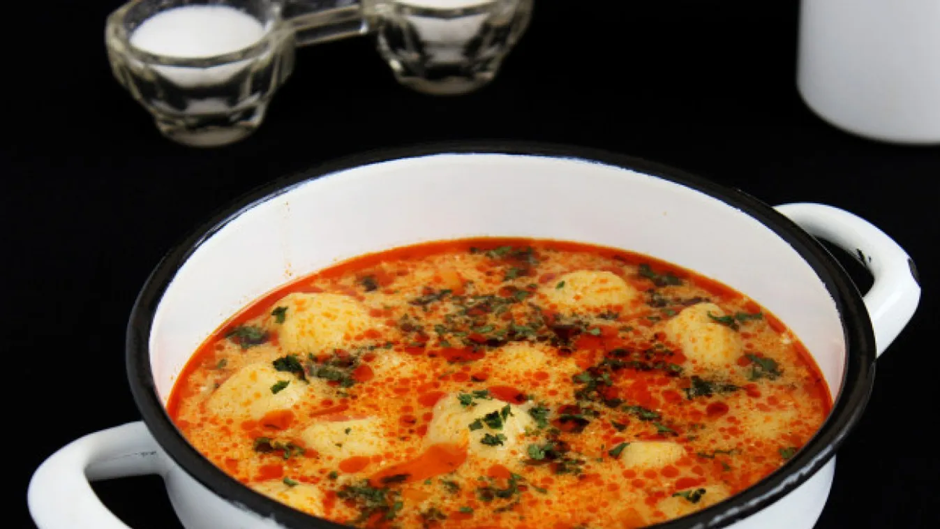 Tejfölös krumpligombócleves recept