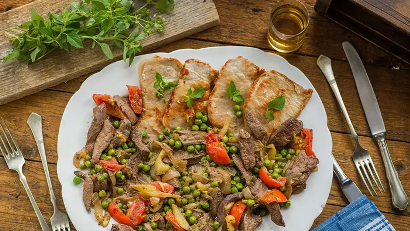 Puha szaftos karaj roston zöldborsós pirított májjal 