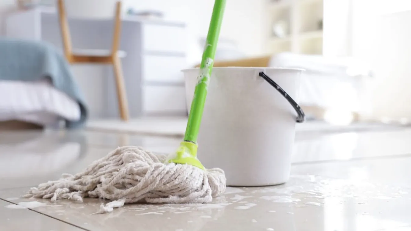 Ha ezt a szert adod a felmosóvízhez, olyan ragyogó lesz a padló, mint egy szálloda halljában