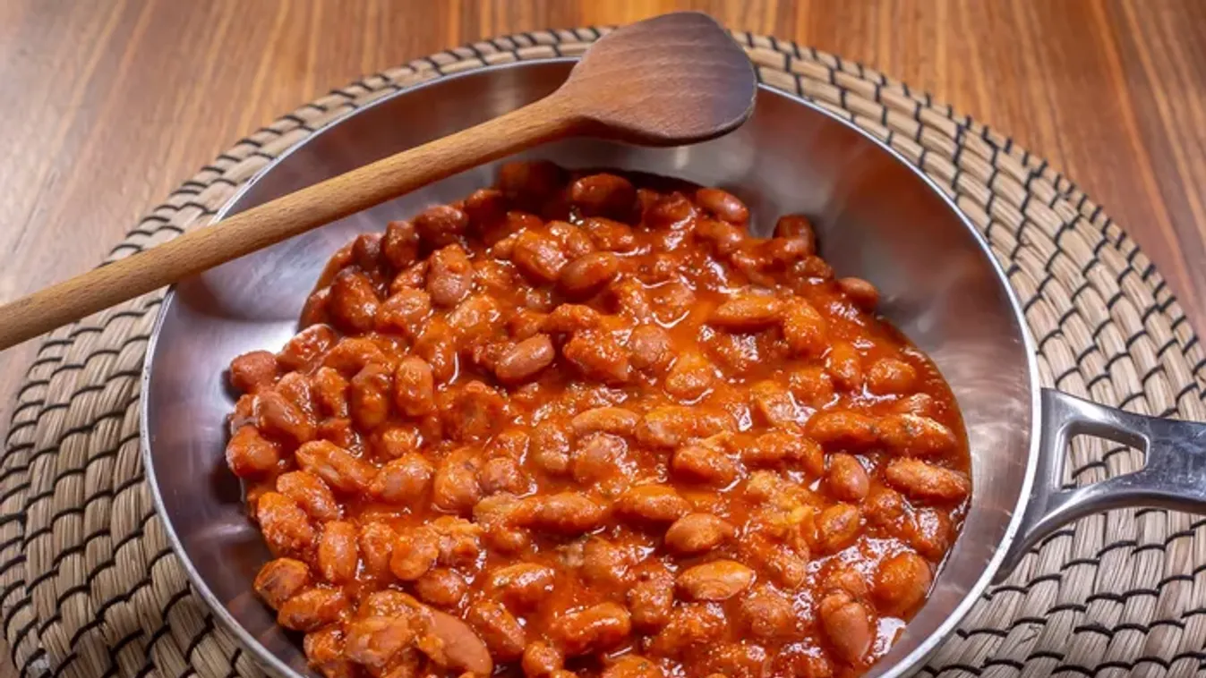 Kétezer forintos konzervbe került Bud Spencer kedvence, megkóstoltuk a legendás hagymás babot