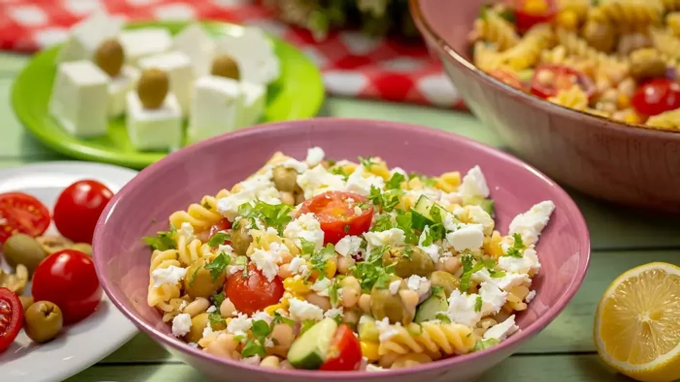 Alakbarát laktató fogás, fehérjében gazdag ez a finom és gyors tésztasaláta