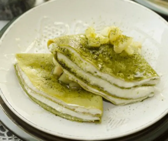 Matcha teás palacsinta gyömbéres körtével
