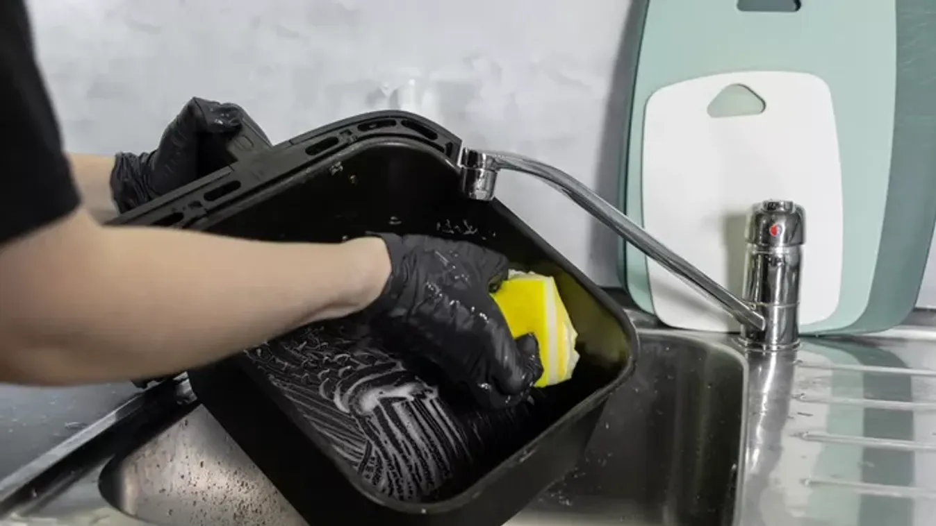 Így tisztítsd meg az air fyrert az odaégett tojástól