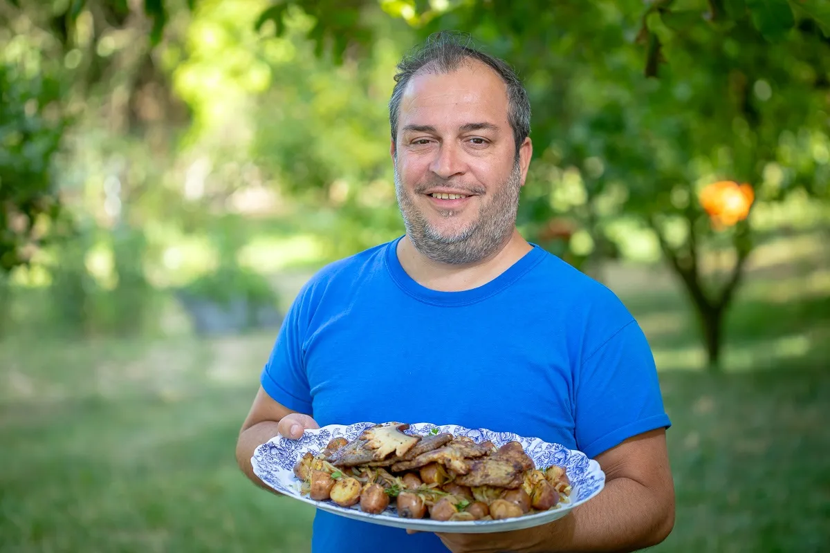 Így készül a tárcsán sült sertéstarja, Kósa Kolos receptjével garantált a siker, ha kipróbálnád a tárcsán sütést