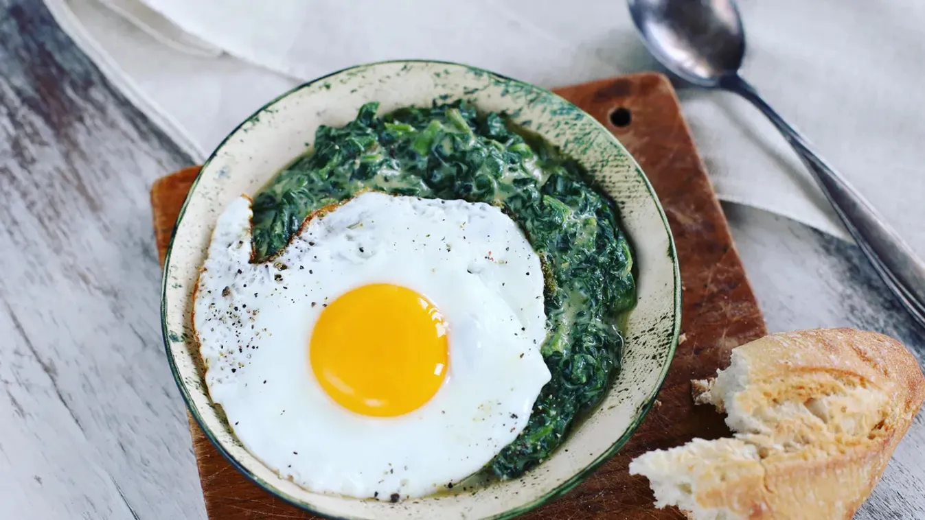 Spenótfőzelék tükörtojással recept