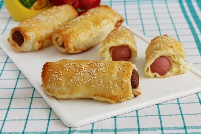 Sajtos-virslis tekercs recept