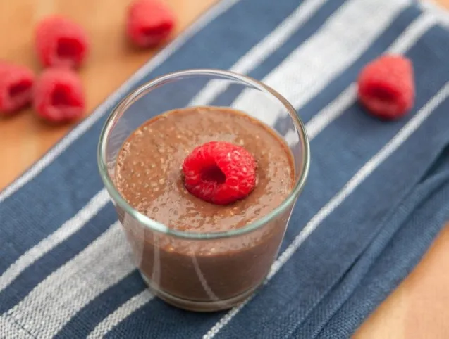kakaós chia puding málnával