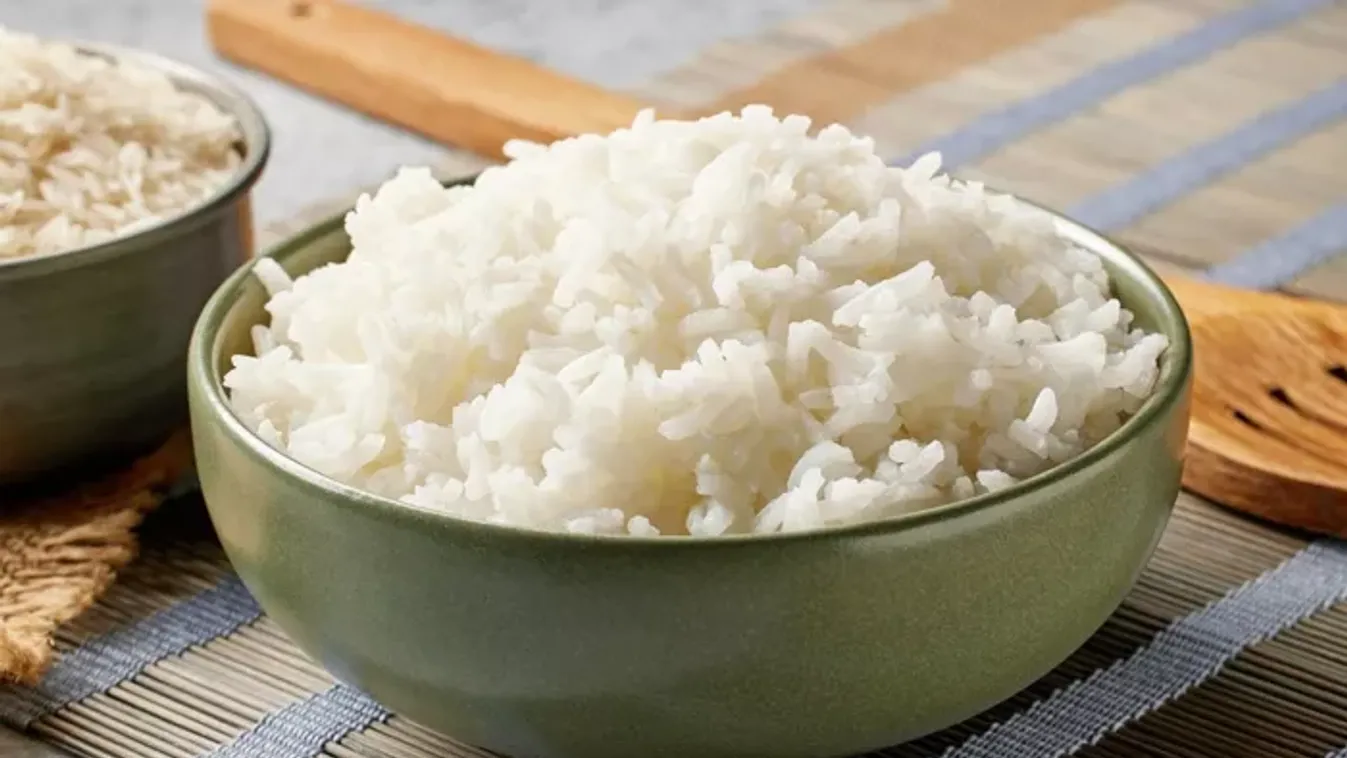 Mindenki vízben főzi a rizst – pedig ezzel a trükkel sokkal finomabb lesz!