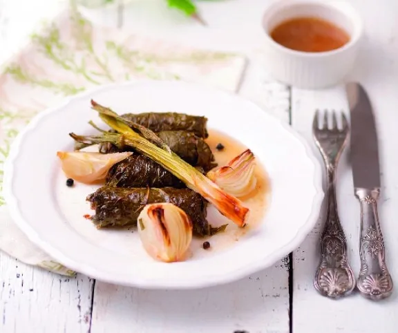 Töltött szőlőlevél